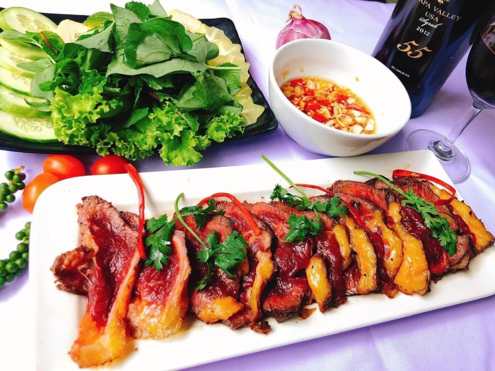 Không gian và thực đơn